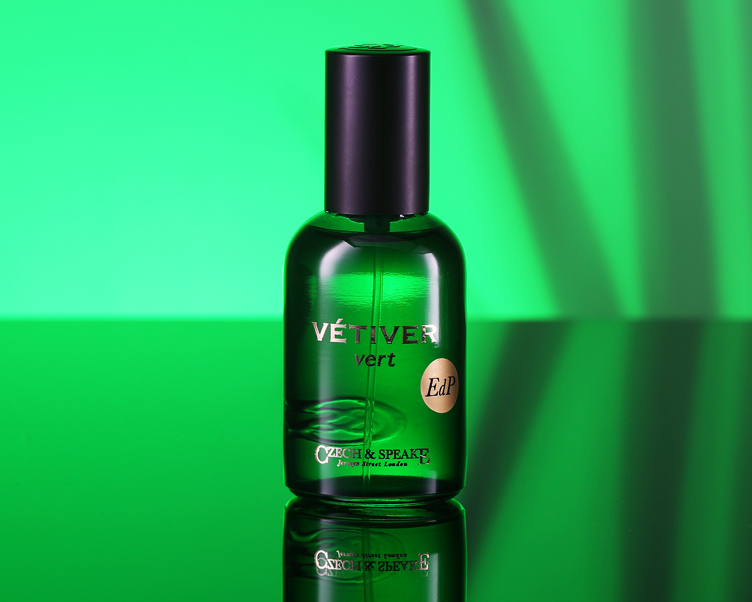 Czech &amp; Speake Vétiver Vert Eau de Parfum 50ml on green with grass