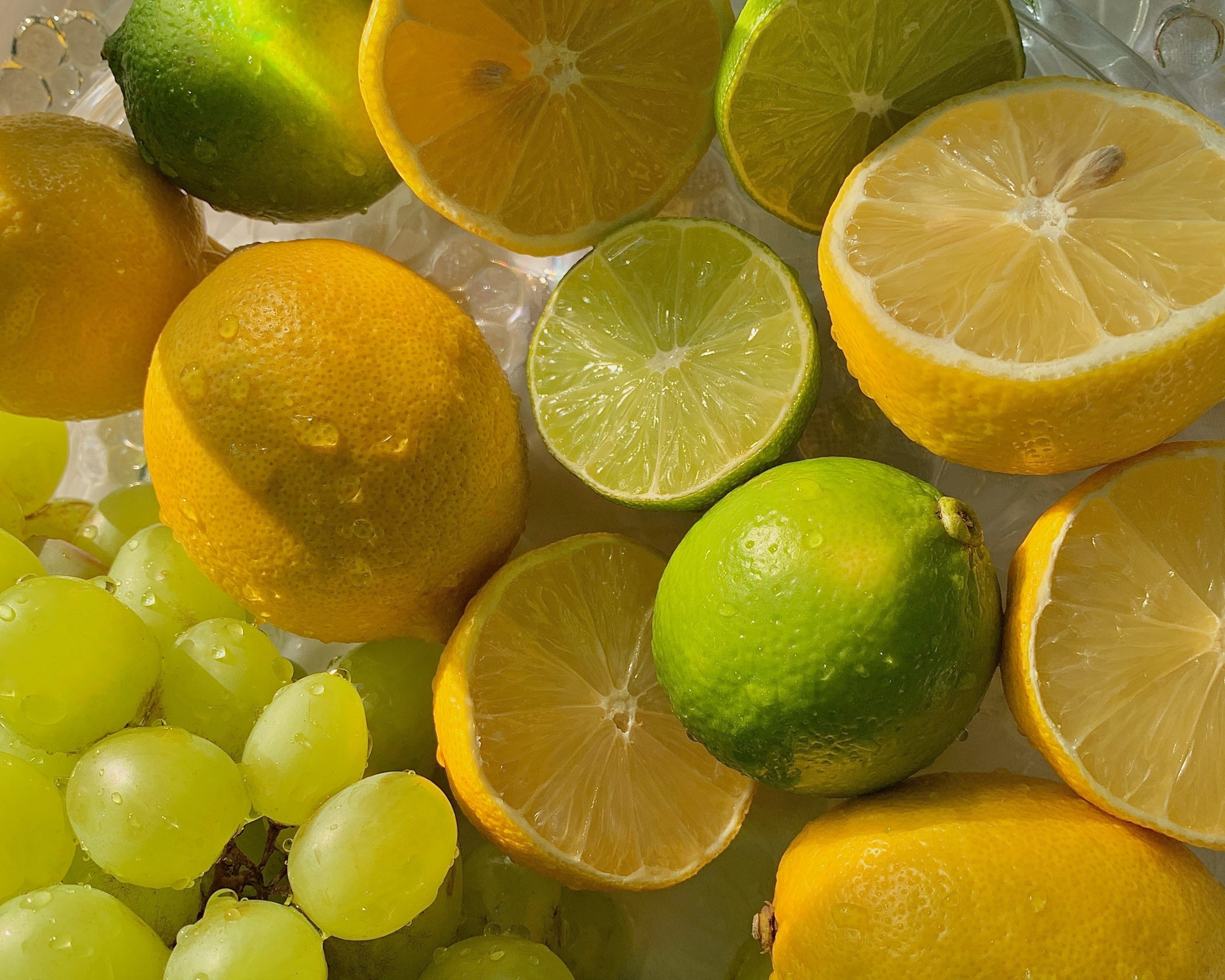 yellow and green citrus fruits