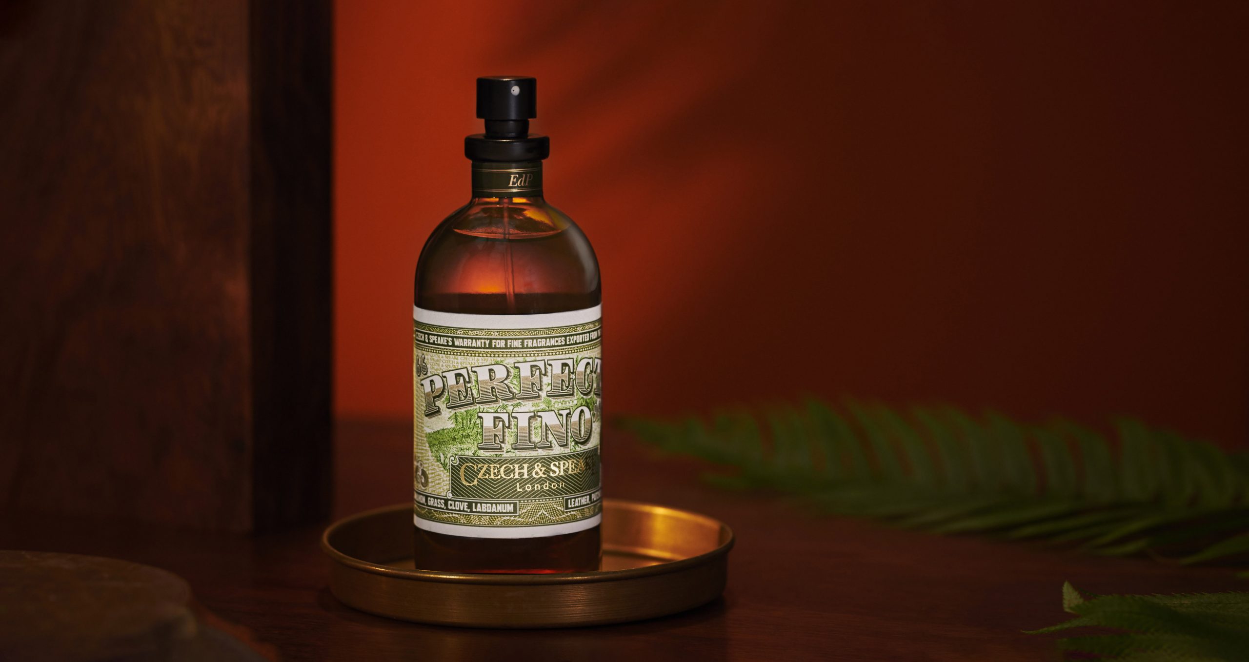 Perfecto Fino bottle stood on gold dish